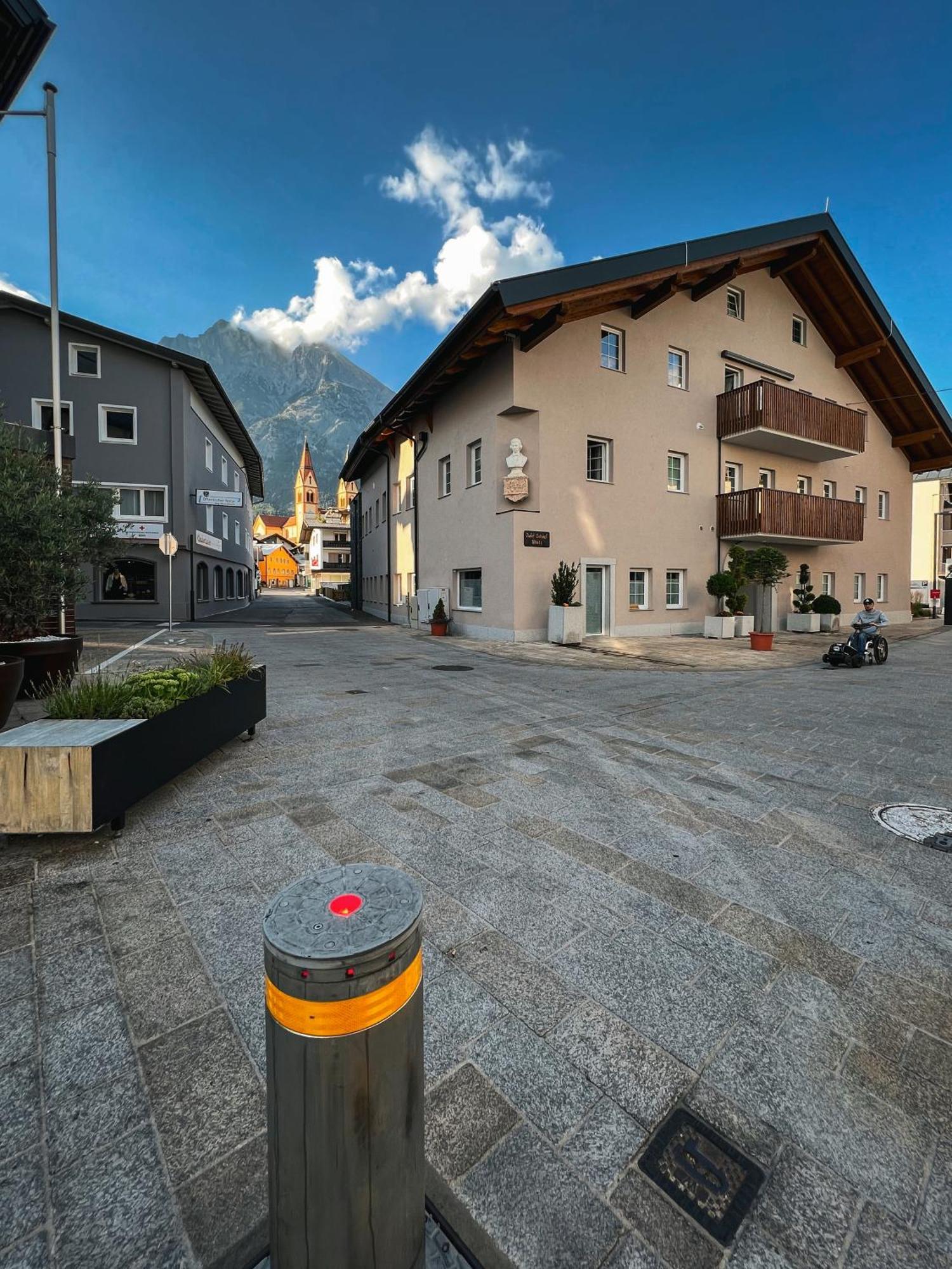 Mitten Im Zentrum Ferienwohnungen Mit Sonniger Terrasse Telfs Esterno foto