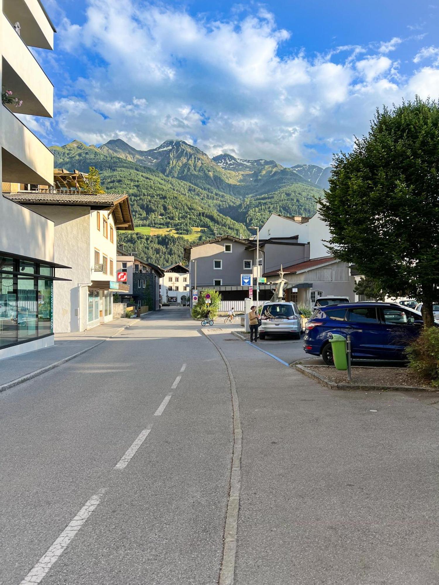 Mitten Im Zentrum Ferienwohnungen Mit Sonniger Terrasse Telfs Esterno foto