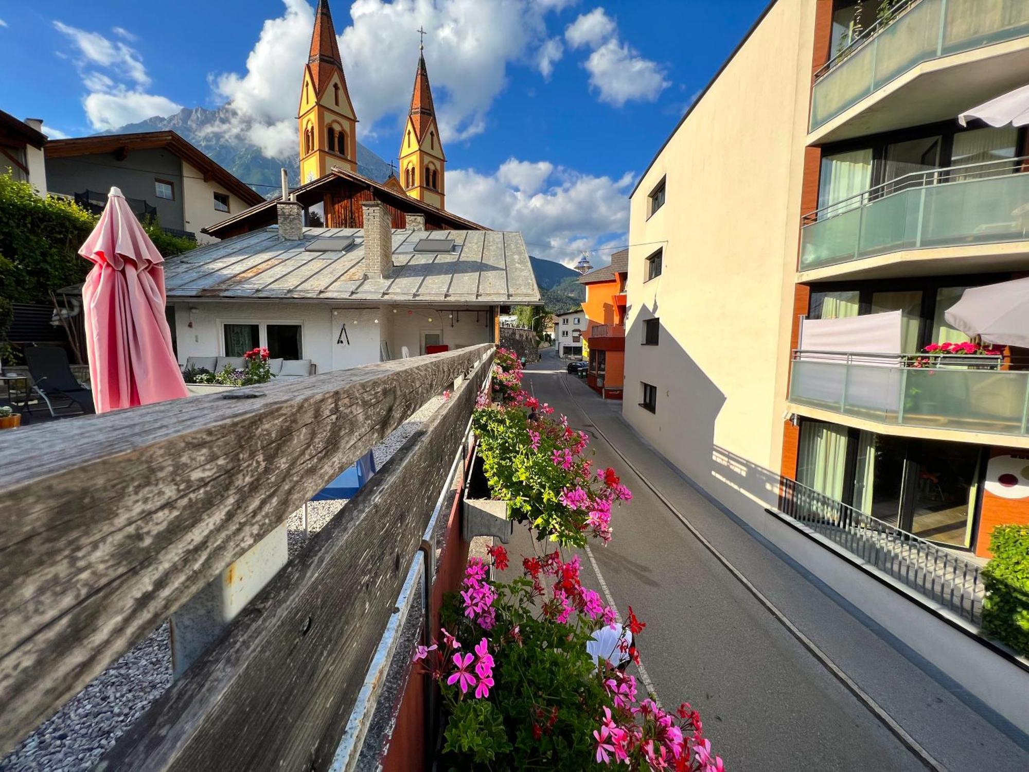 Mitten Im Zentrum Ferienwohnungen Mit Sonniger Terrasse Telfs Esterno foto